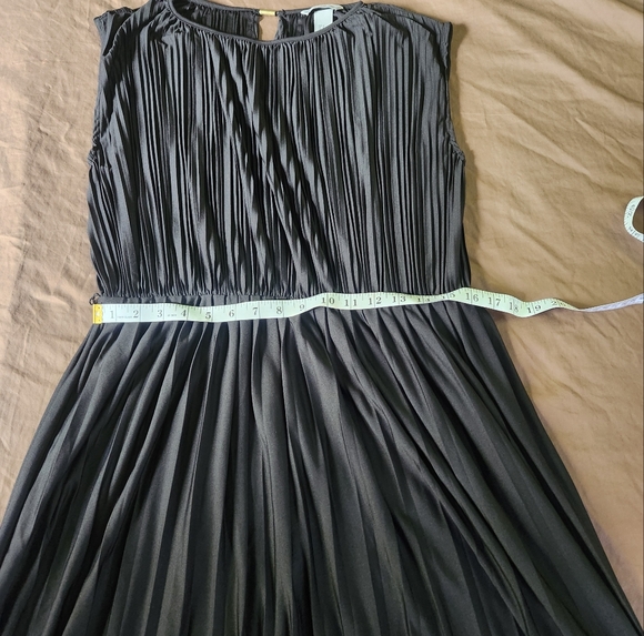 H&M pleated sleeveless dress - Picture 9 of 14